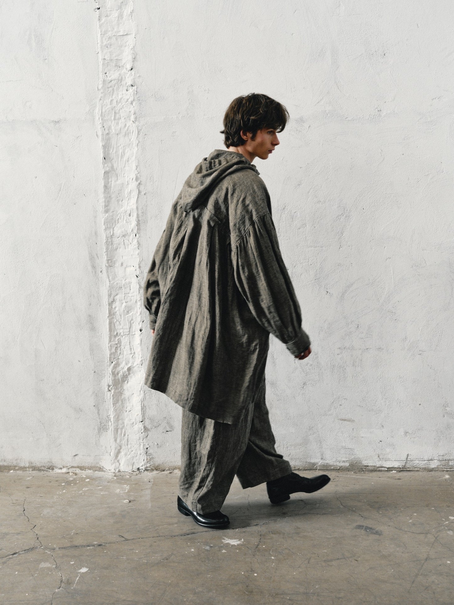 25春夏 冷染丝麻浅褐色藤条格纹连帽多褶风衣