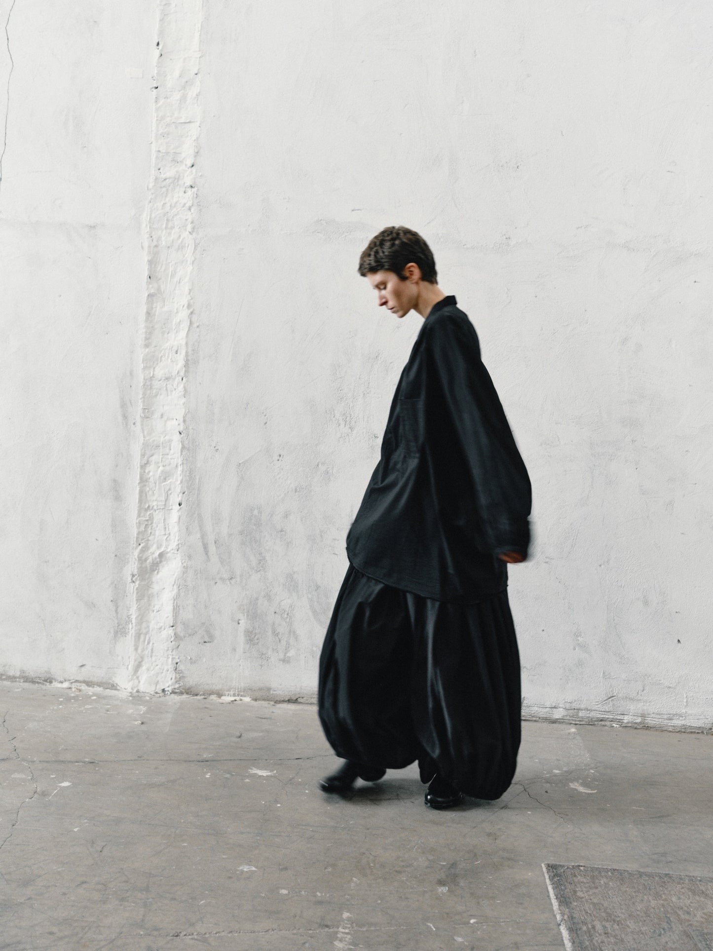 25春夏 水洗丝棉黑色多褶阔腿长裤