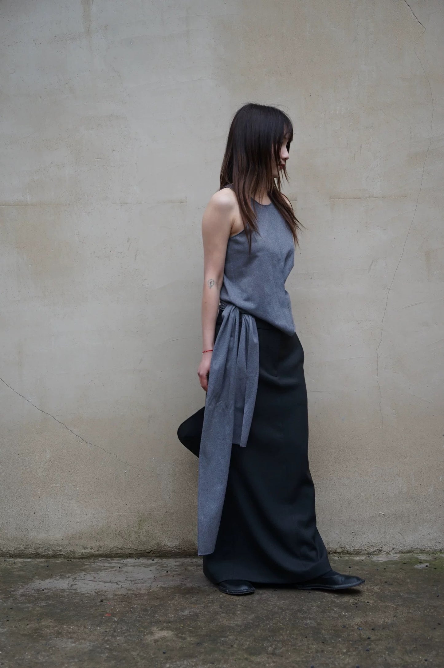 26春夏 SELF-TIE SLEEVELESS BLOUSE