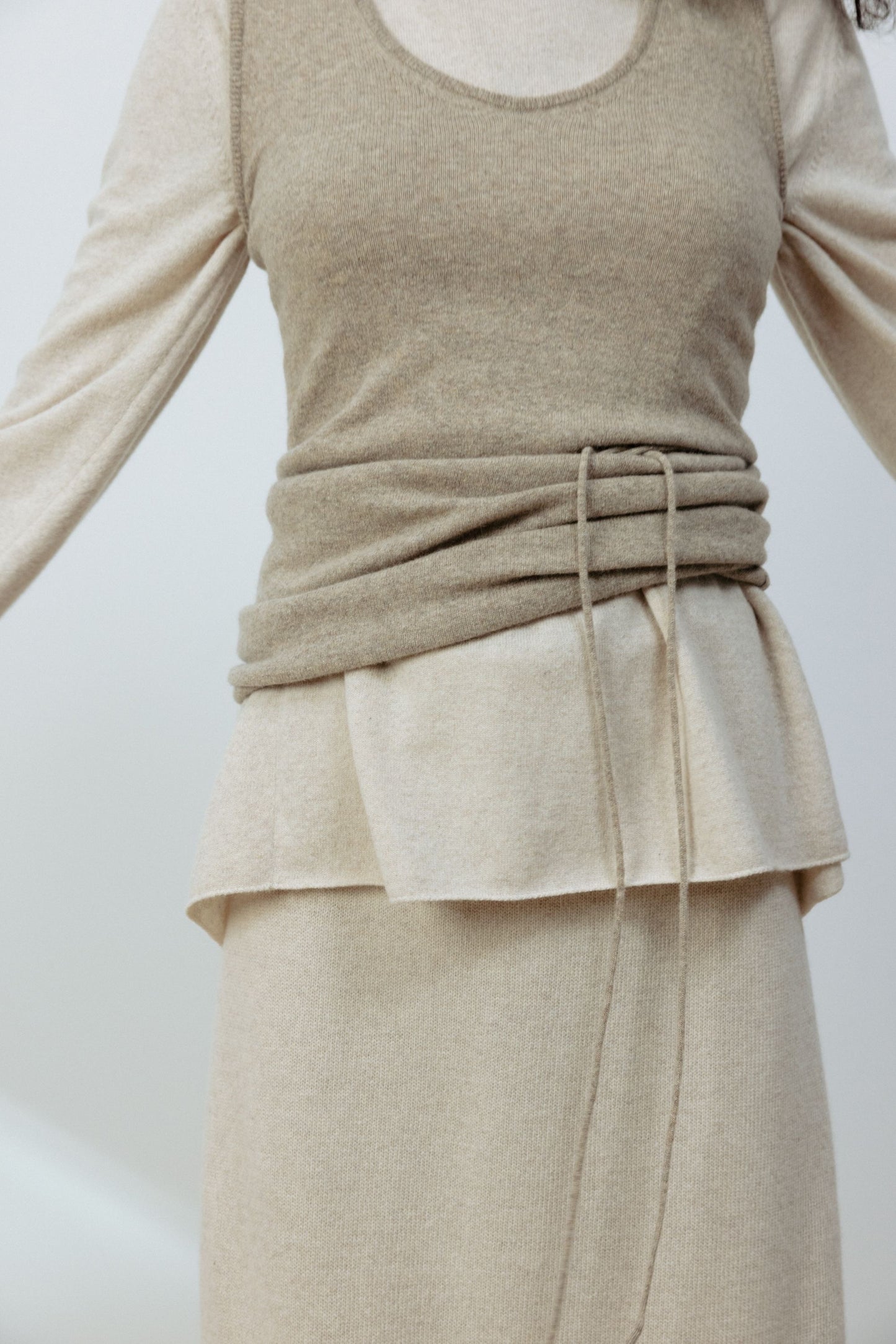 24早秋 BASIC LONG SCOOP NECK TOP