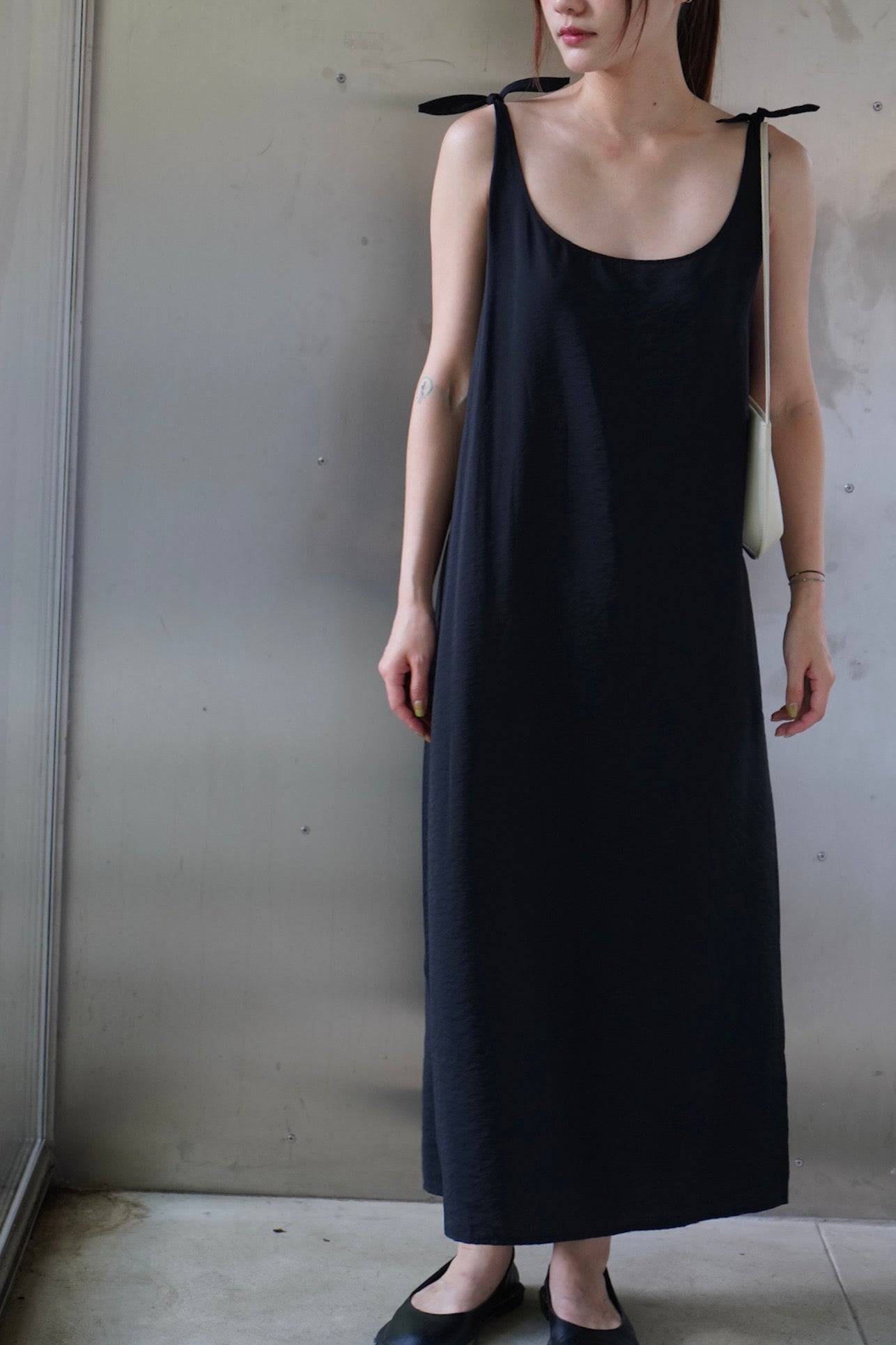 26春夏 莫代尔真丝系肩带侧开叉吊带连衣裙