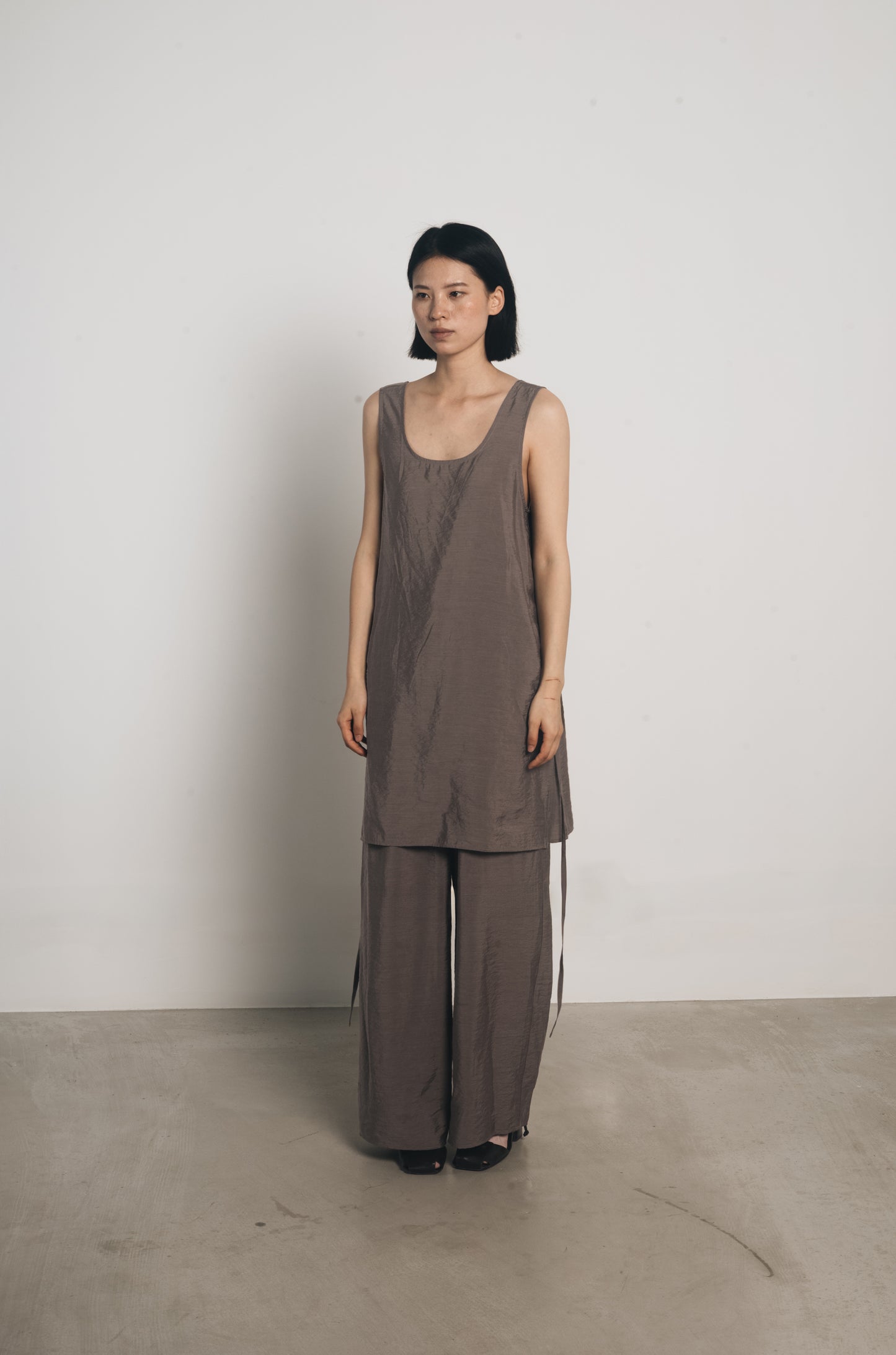 25春夏 真丝莫代尔百搭系带U领背心裙裤三件套