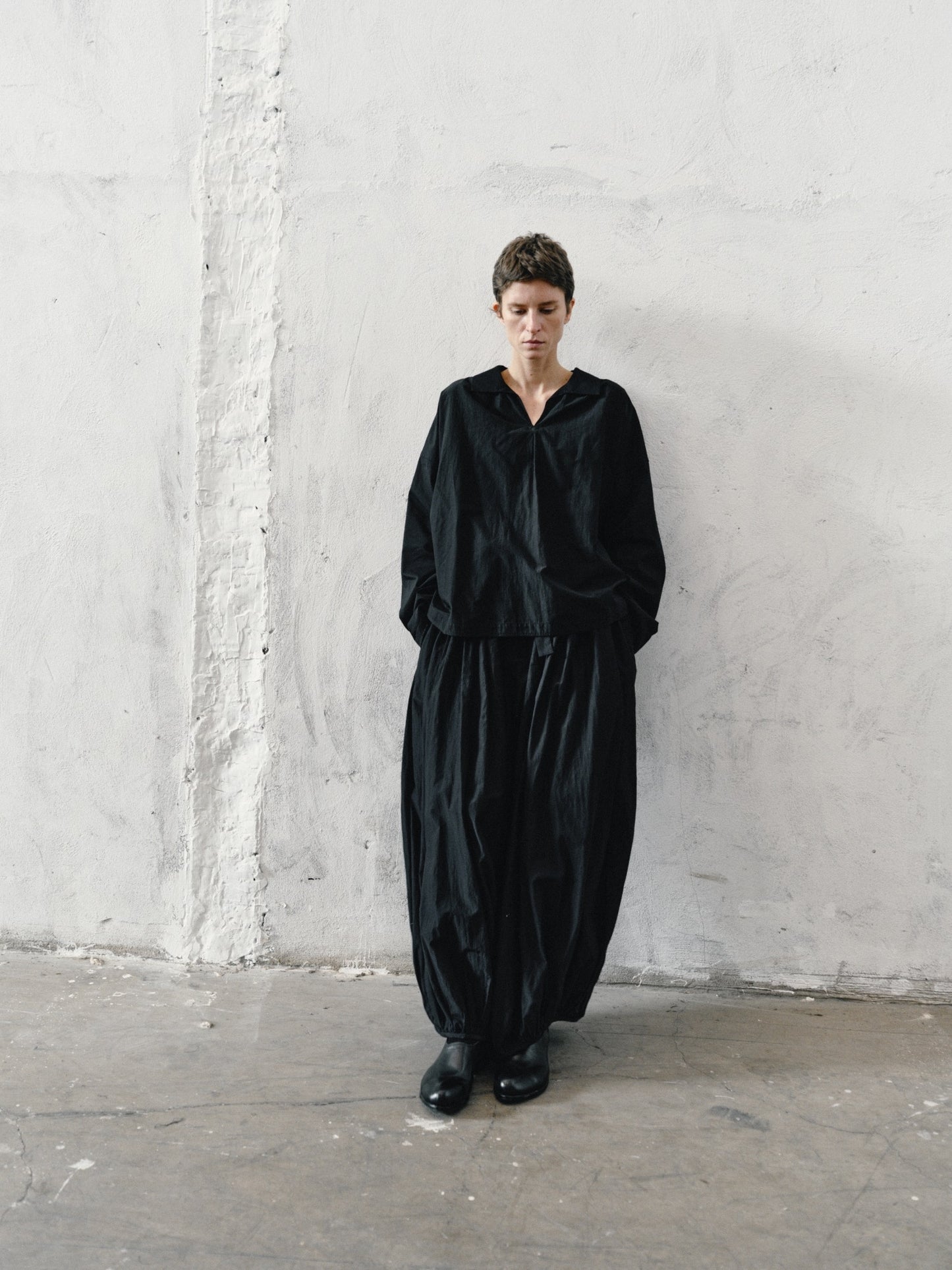 25春夏 水洗丝棉黑色多褶阔腿长裤