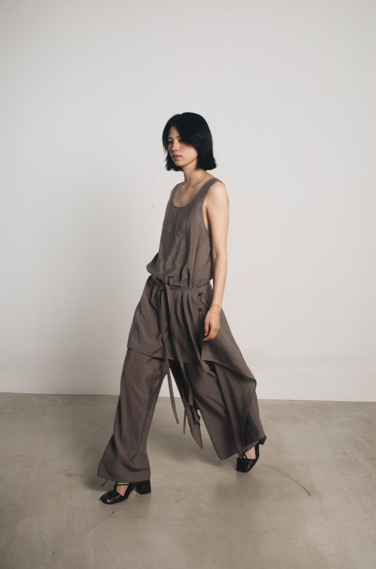 25春夏 真丝莫代尔百搭系带U领背心裙裤三件套