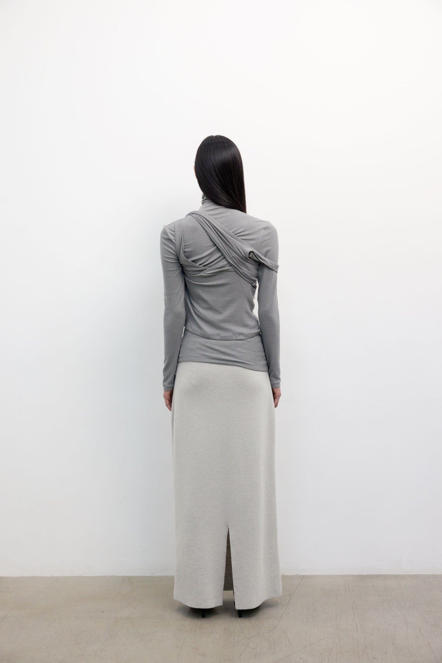 25早秋 ASYMMETRICAL TURTLENECK TOP