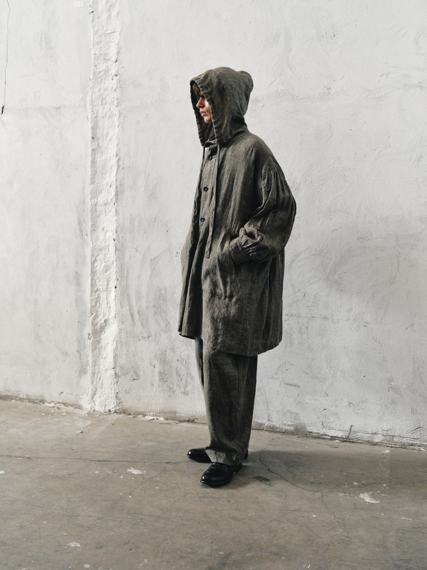 25春夏 冷染丝麻浅褐色藤条格纹连帽多褶风衣