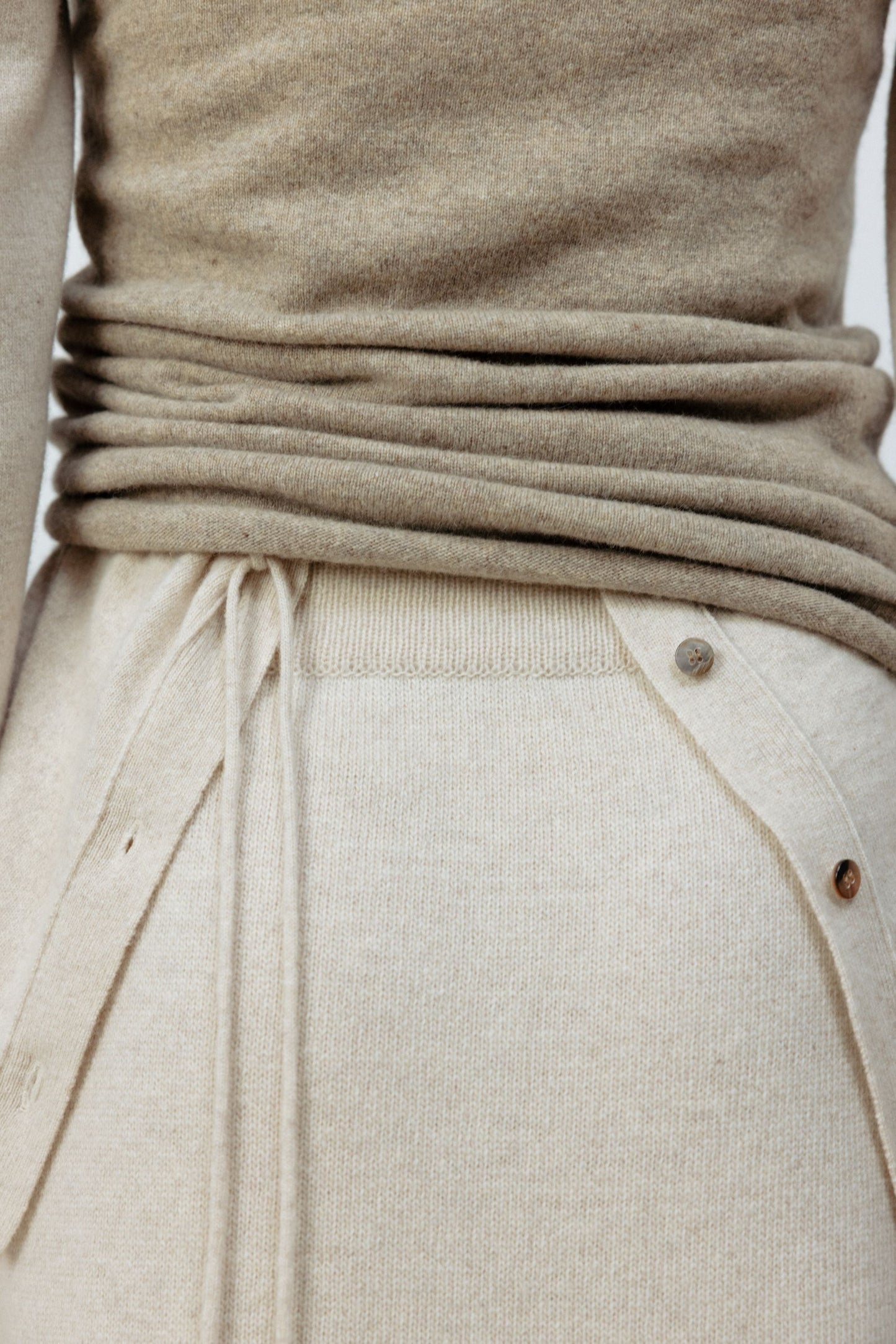 24早秋 BASIC LONG SCOOP NECK TOP