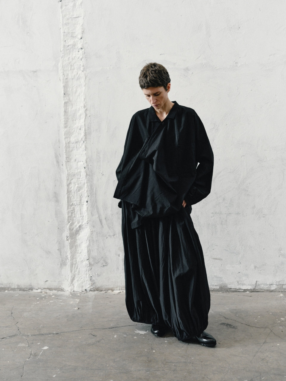 25春夏 水洗丝棉黑色多褶阔腿长裤