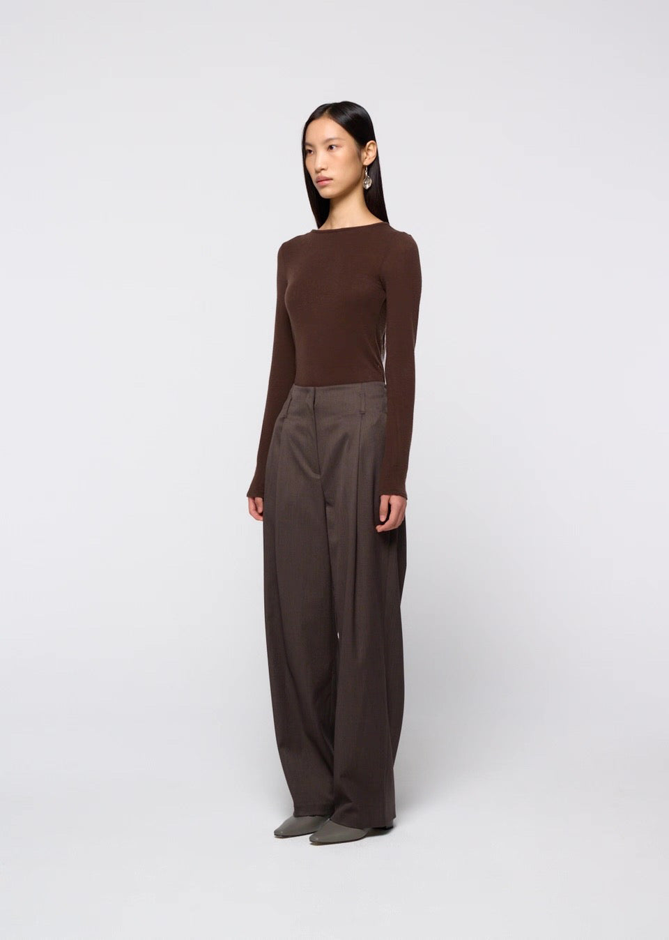26早秋 STRAIGHT TUCK PANTS